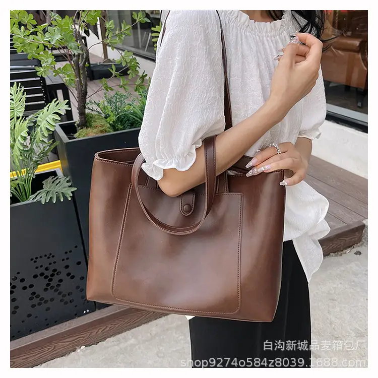 Women's Beige Large Capacity Shoulder Bag 2026 — feature 16