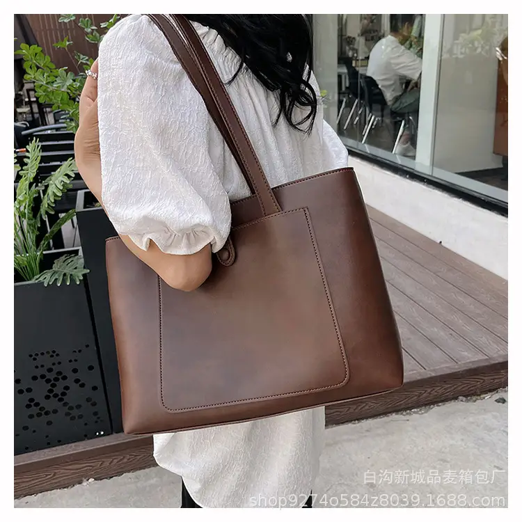 Women's Beige Large Capacity Shoulder Bag 2026 — feature 18
