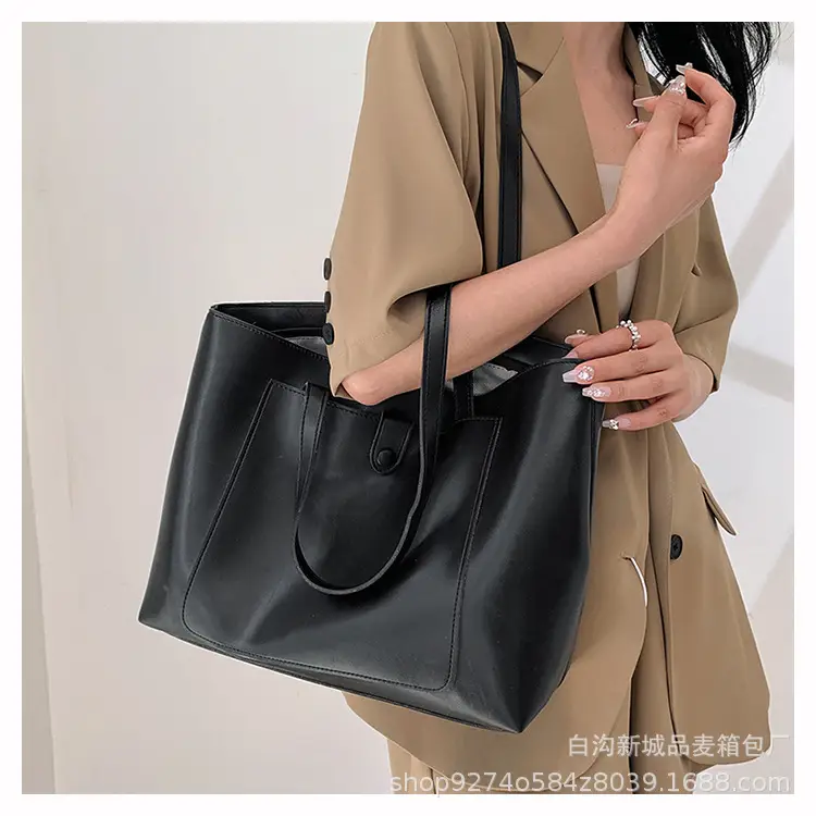 Women's Beige Large Capacity Shoulder Bag 2026 — feature 19