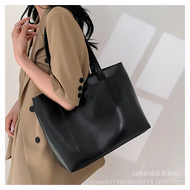 Women's Beige Large Capacity Shoulder Bag 2026 — feature 20
