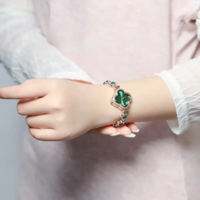 Four-Leaf Clover Women's Watch with Diamond Studded Bracelet - Image 4