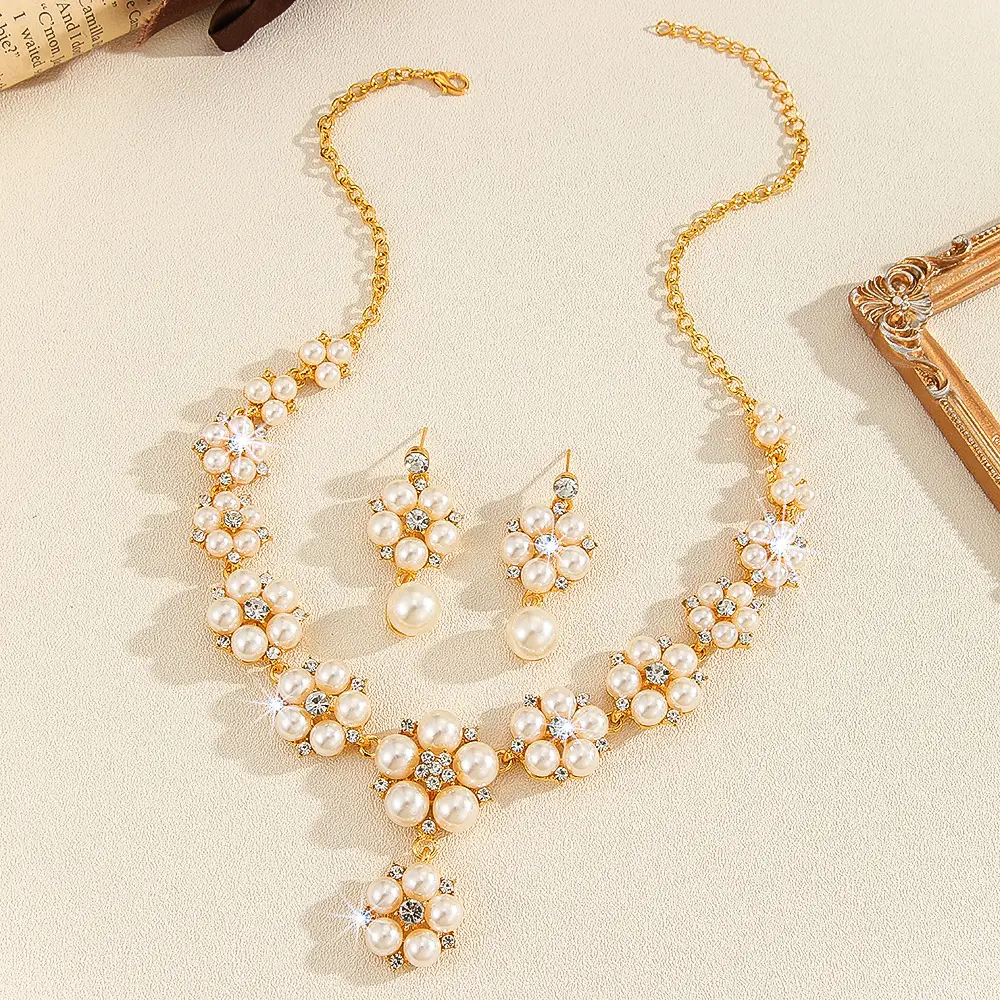 Vintage Luxury Pearl Necklace & Earrings Set - Image 3