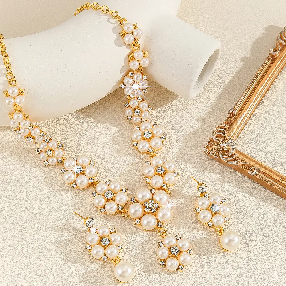 Vintage Luxury Pearl Necklace & Earrings Set — feature 9