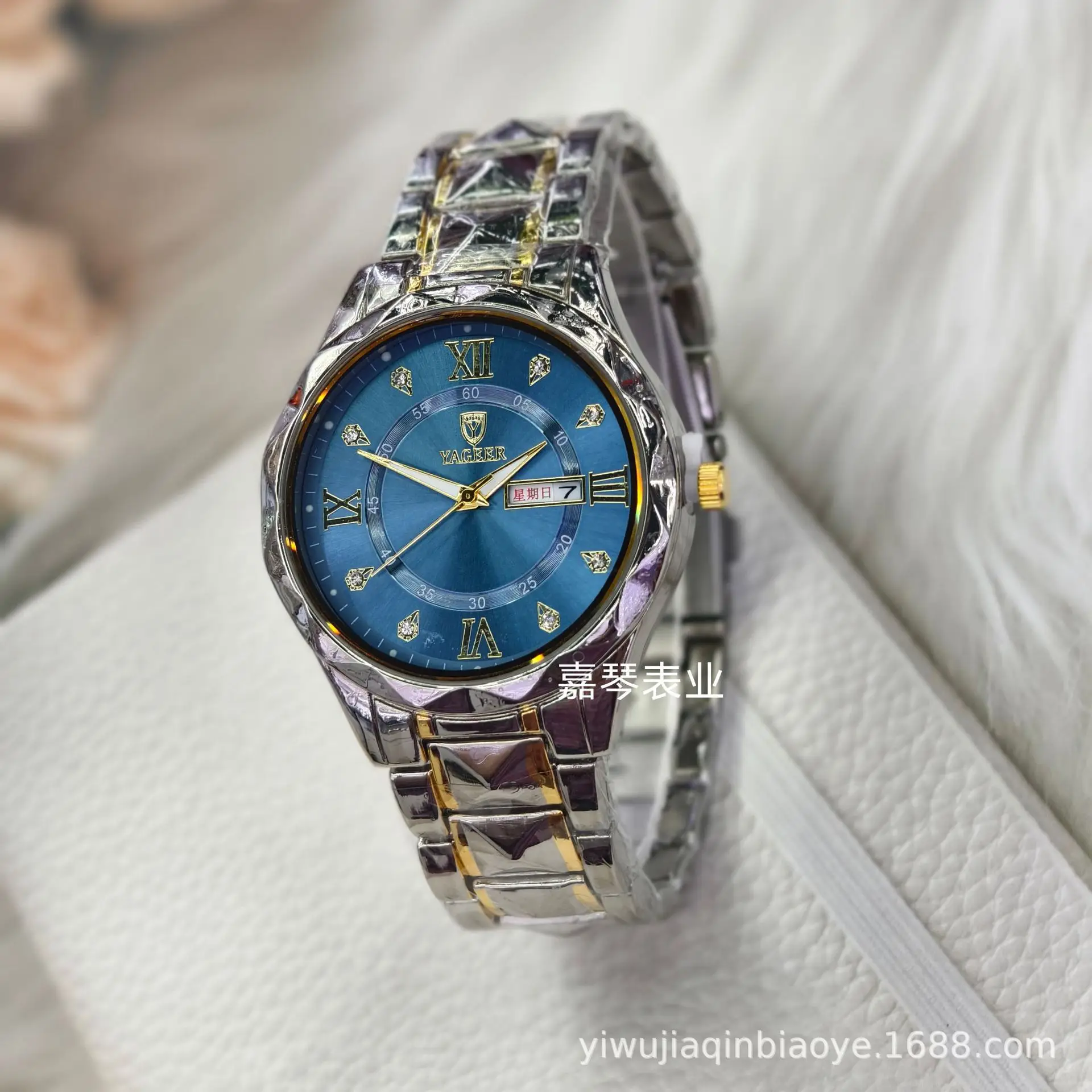 Men & Women Quartz Watch Blue Dial Gold Bracelet