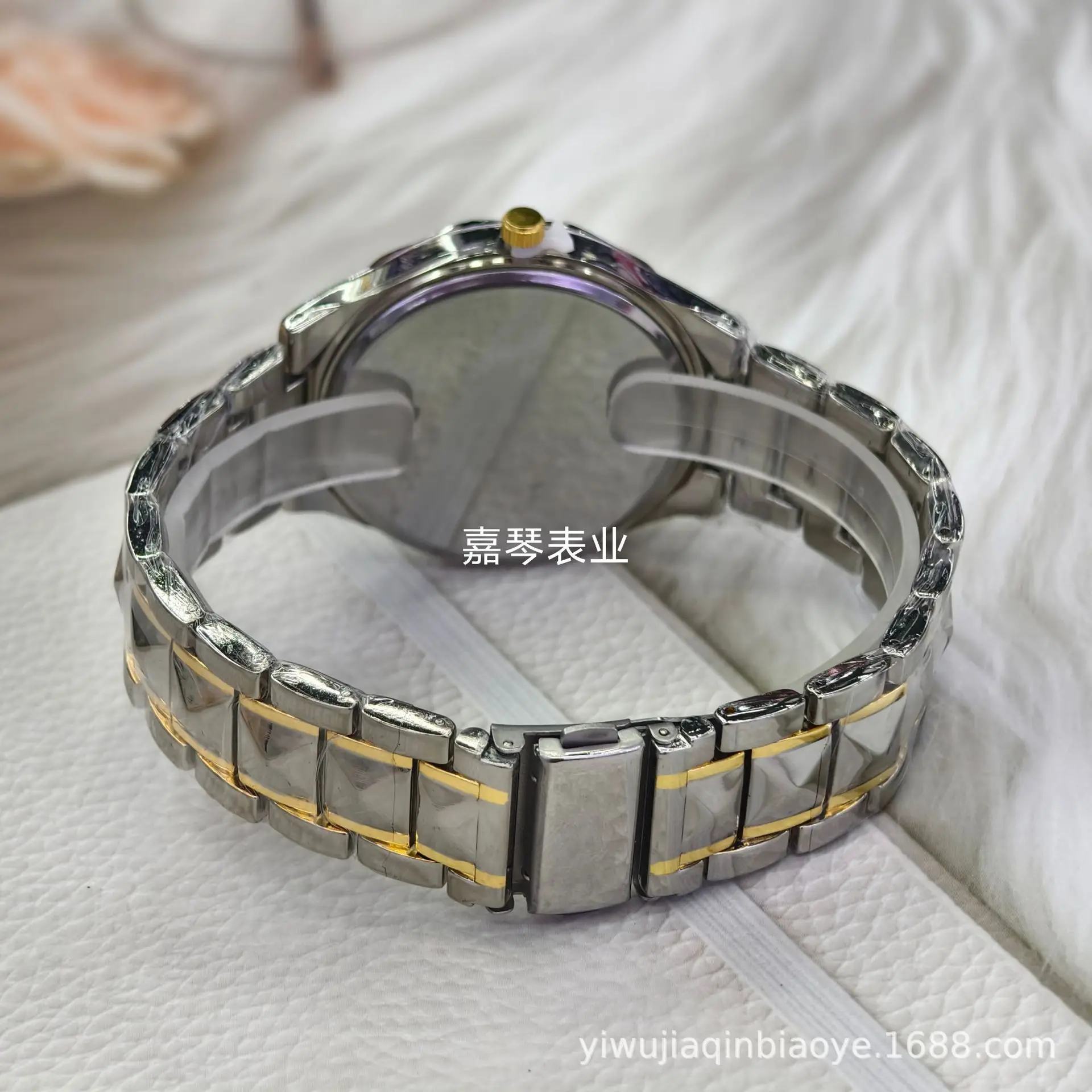 Men & Women Quartz Watch Blue Dial Gold Bracelet — feature 11