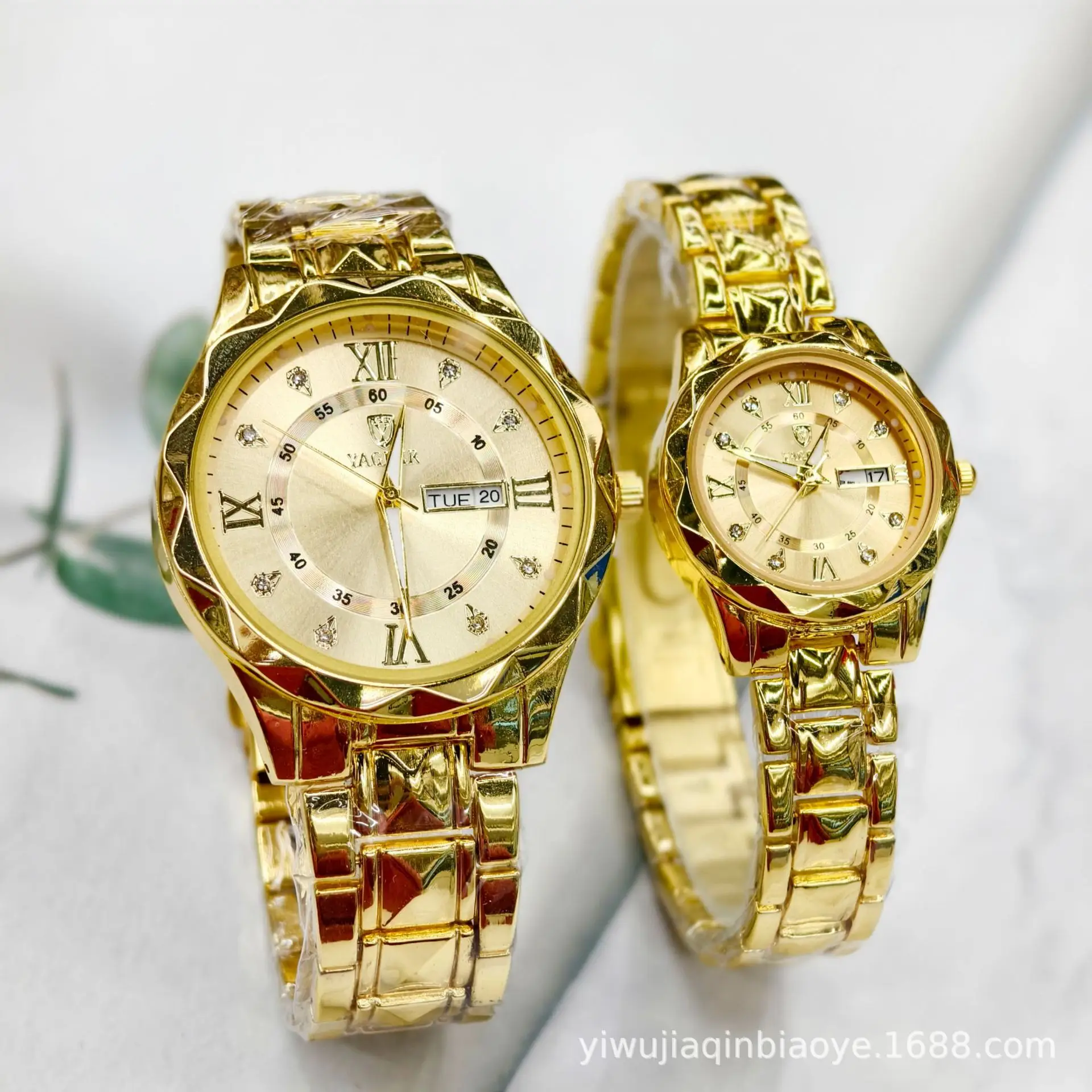 Men & Women Quartz Watch Blue Dial Gold Bracelet — feature 9