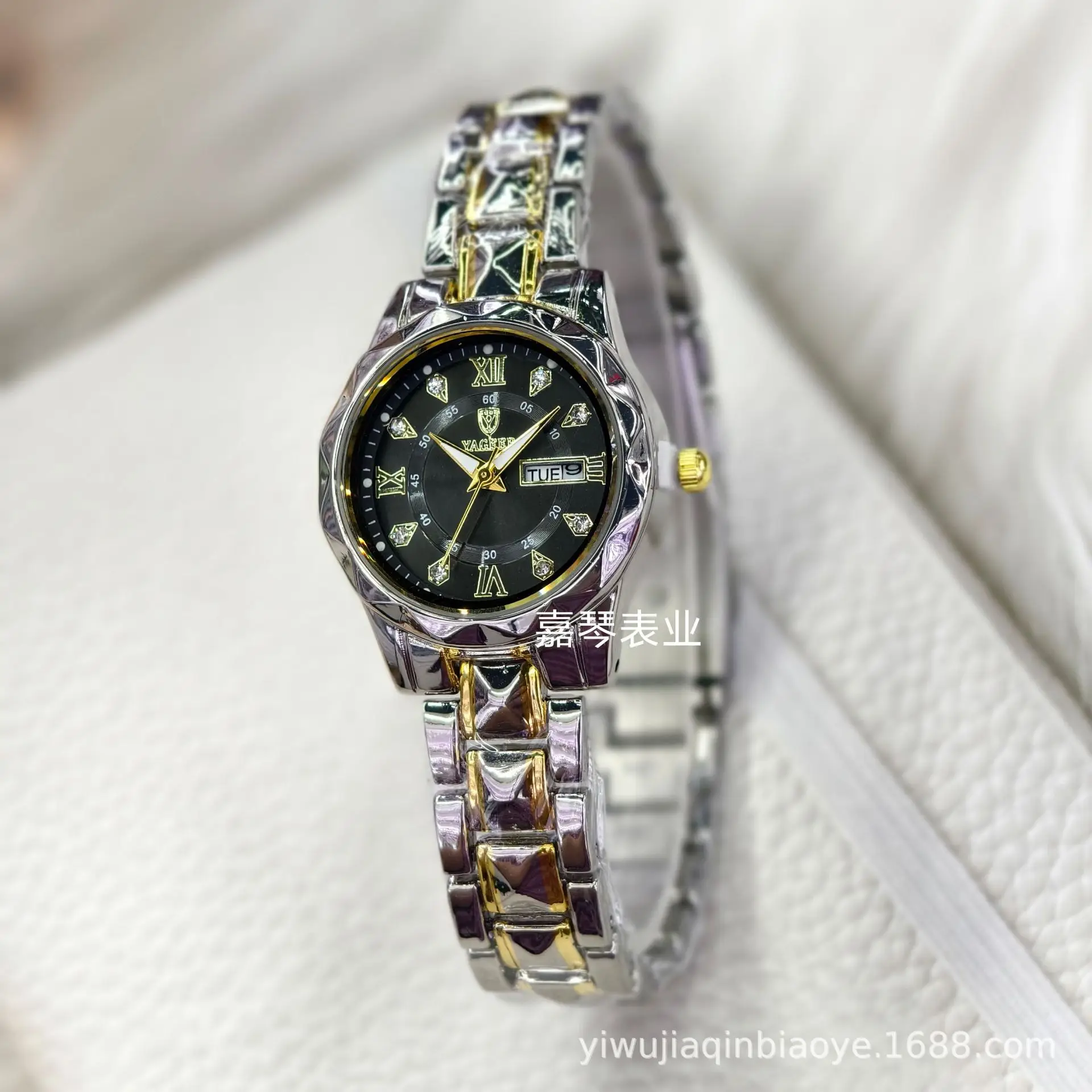 Men & Women Quartz Watch Blue Dial Gold Bracelet