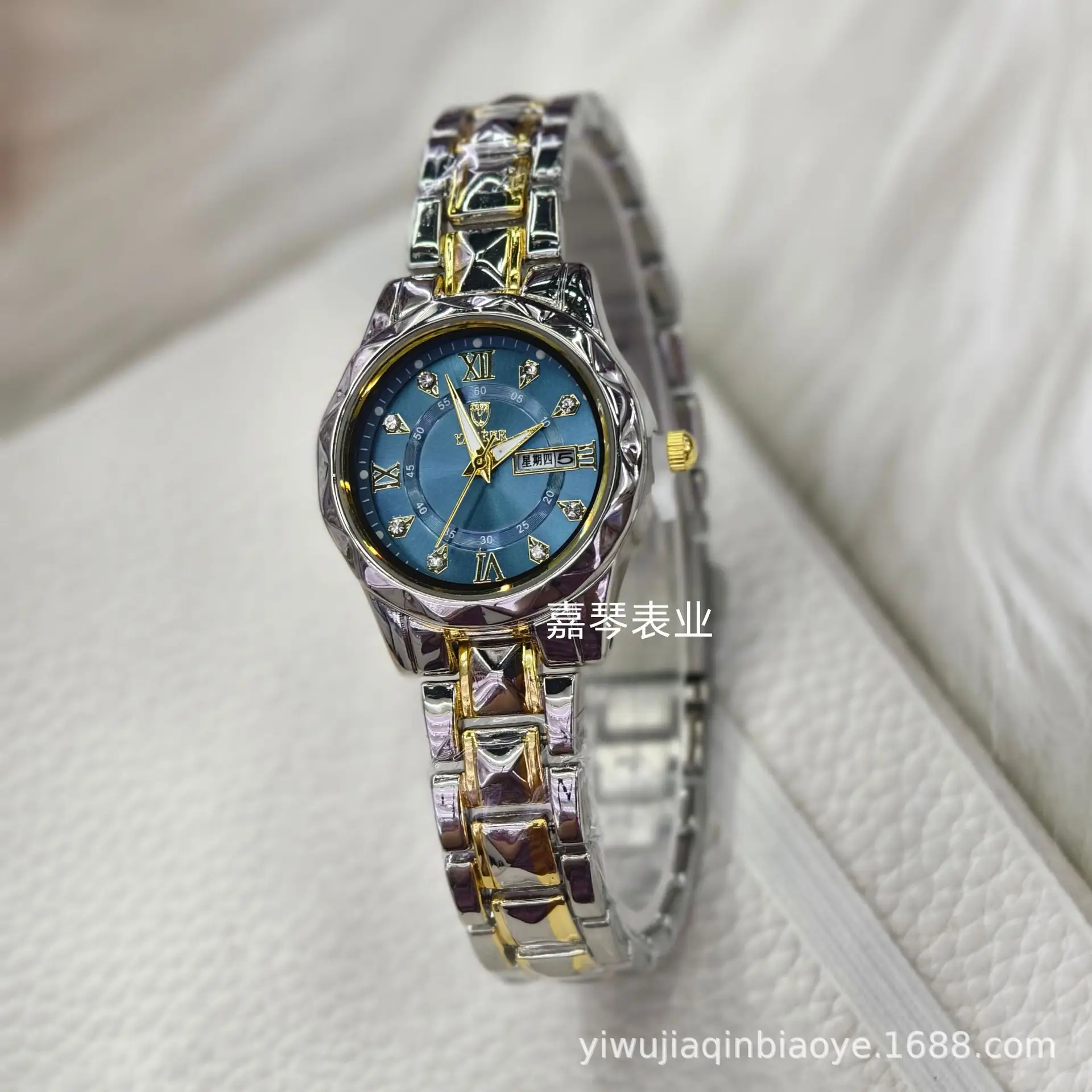 Men & Women Quartz Watch Blue Dial Gold Bracelet