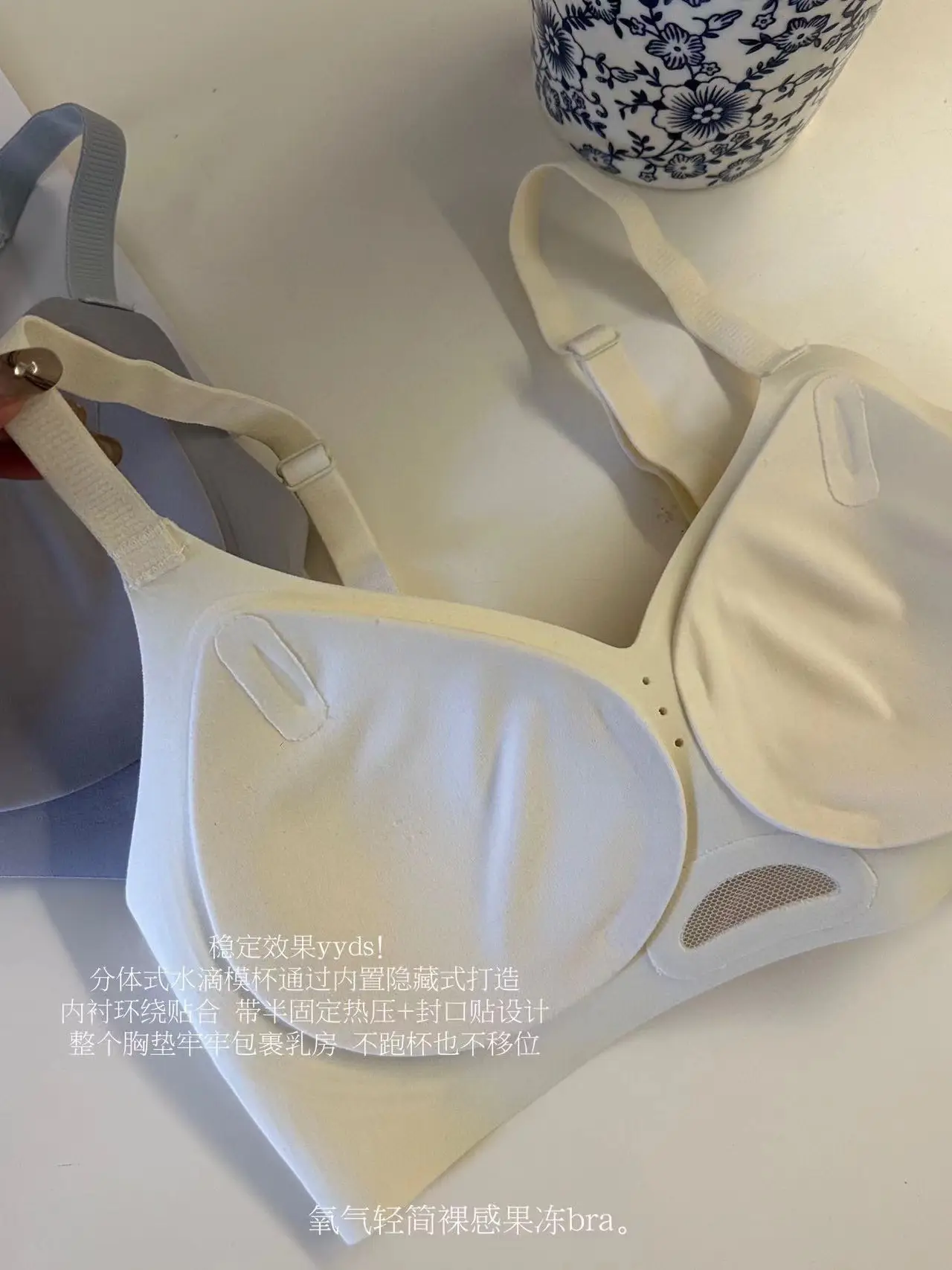 Girl's Bra Oxygen Cotton Jelly Soft Lacquer Hollow Mesh Sport Style Grey Maillard Bra — feature 24