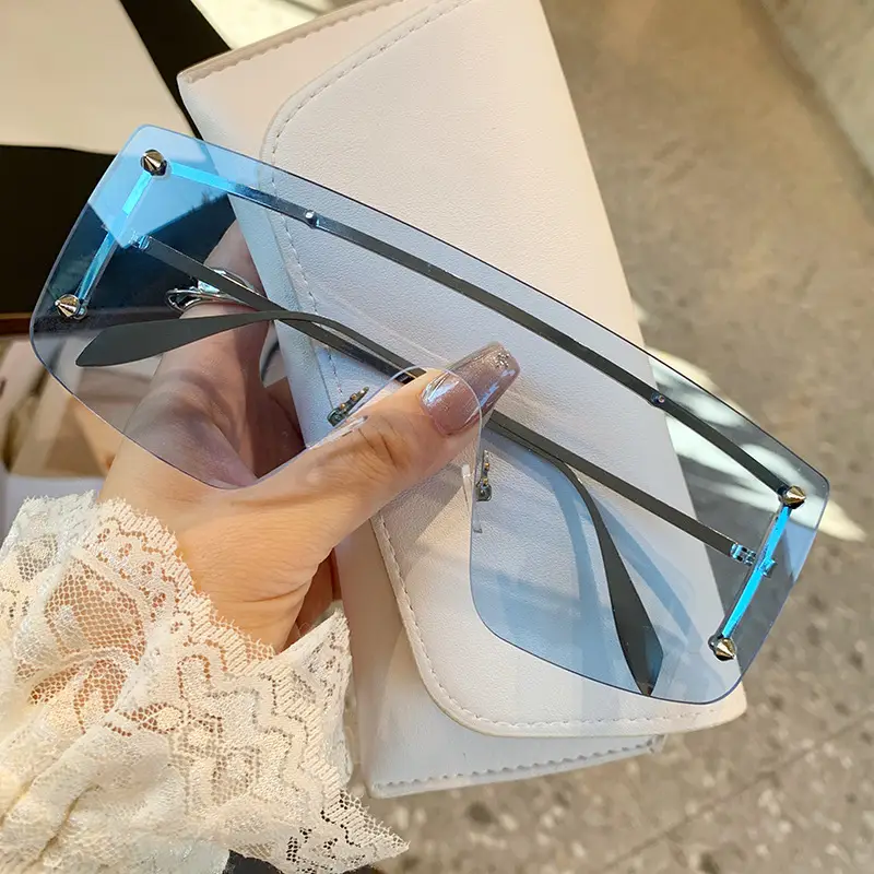 Oversized Black Lenses Women's European Sunglasses - Image 6