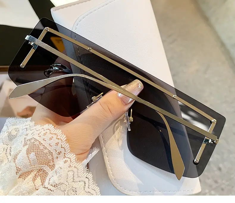 Oversized Black Lenses Women's European Sunglasses β feature 10