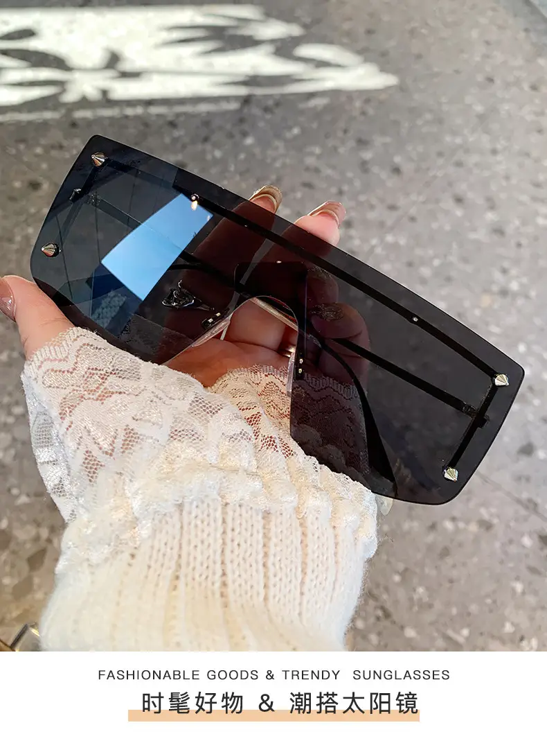 Oversized Black Lenses Women's European Sunglasses β feature 2