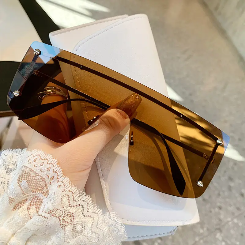 Oversized Black Lenses Women's European Sunglasses - Image 2