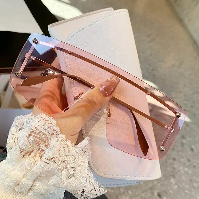 Oversized Black Lenses Women's European Sunglasses - Image 5