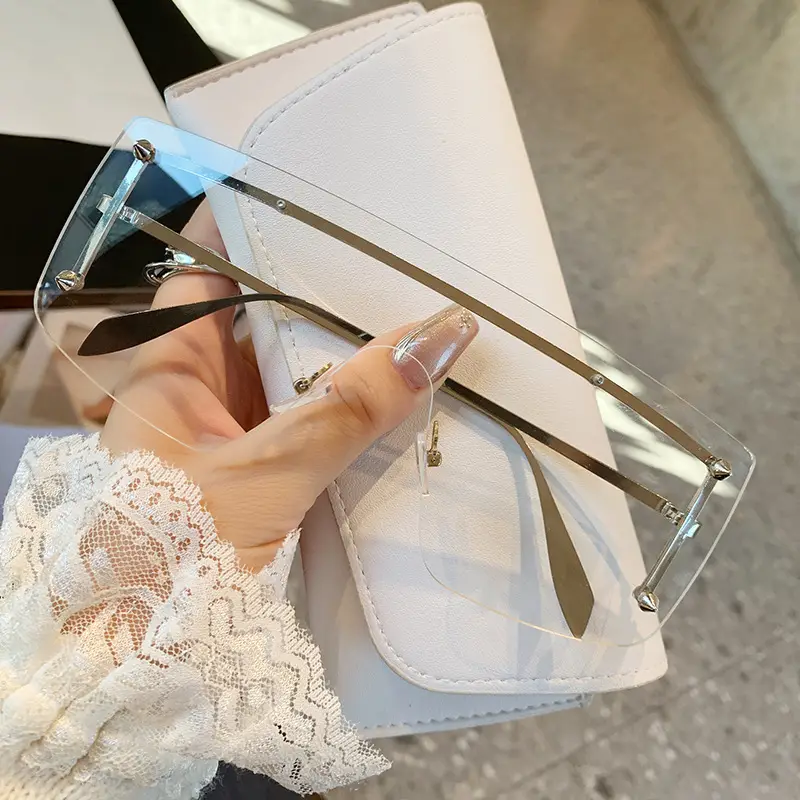Oversized Black Lenses Women's European Sunglasses - Image 7