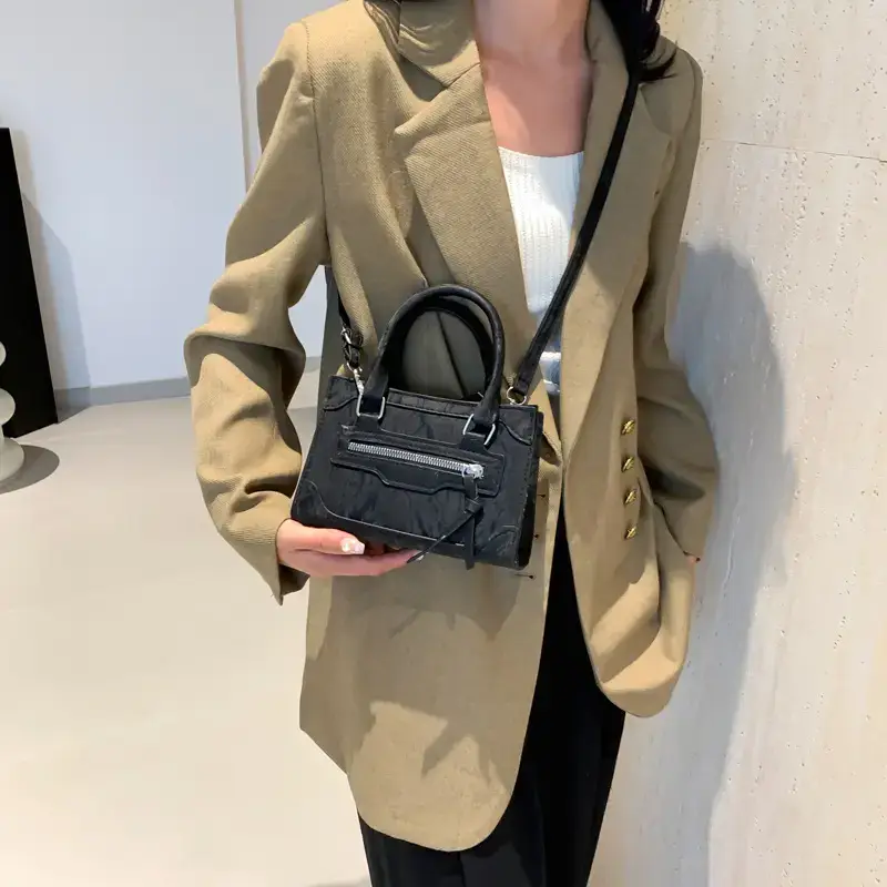 Black Korean Style Shoulder Bag with Zipper Compartment - Image 9