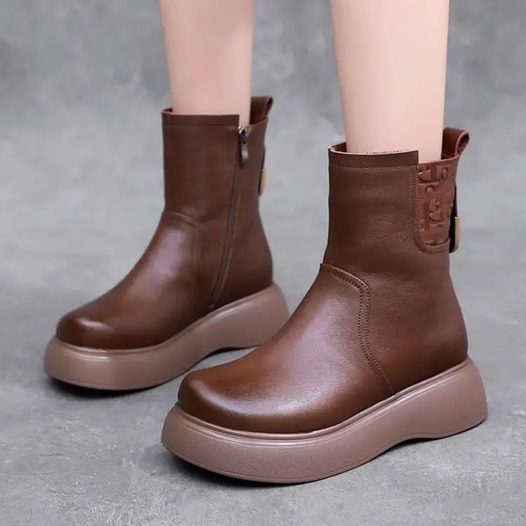 Women Cold-Proof Thick Leather Boots Winter 2024 — feature 2