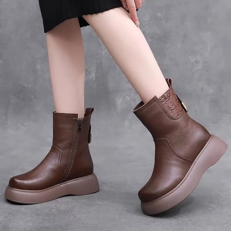 Women Cold-Proof Thick Leather Boots Winter 2024 — feature 3