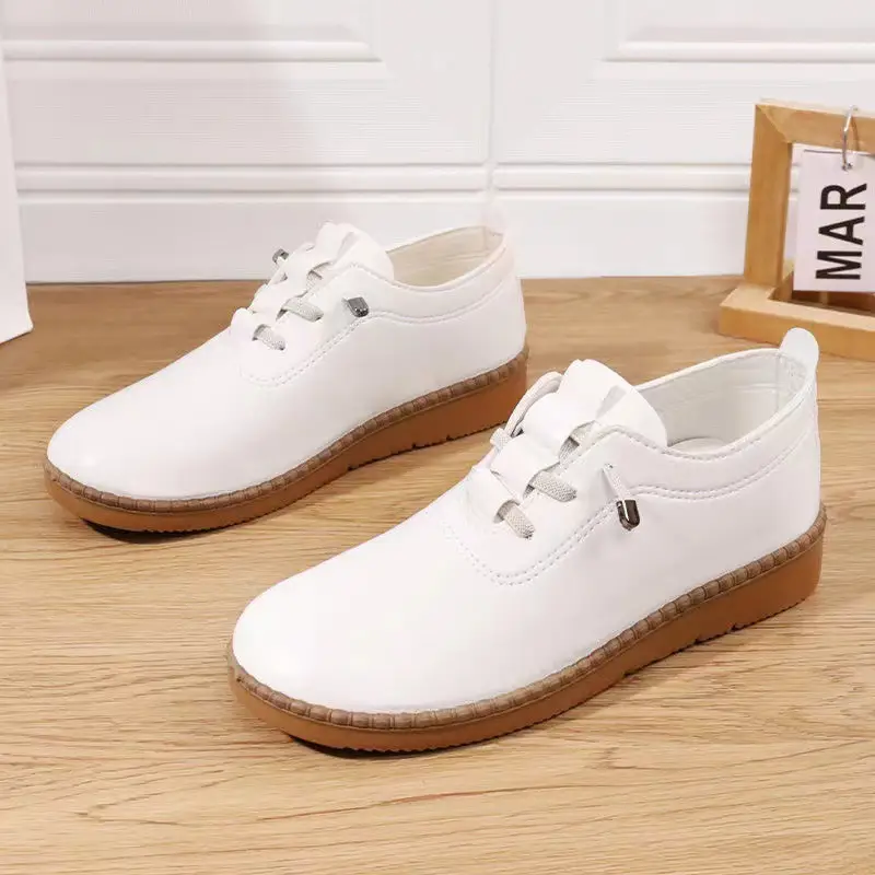 Cross-Border Dropshipping Spring and Autumn 2024 Slip-On Mom Shoes Lightweight Soft-Soled Flat Shoes Women's Versatile Casual Shoes - Image 4