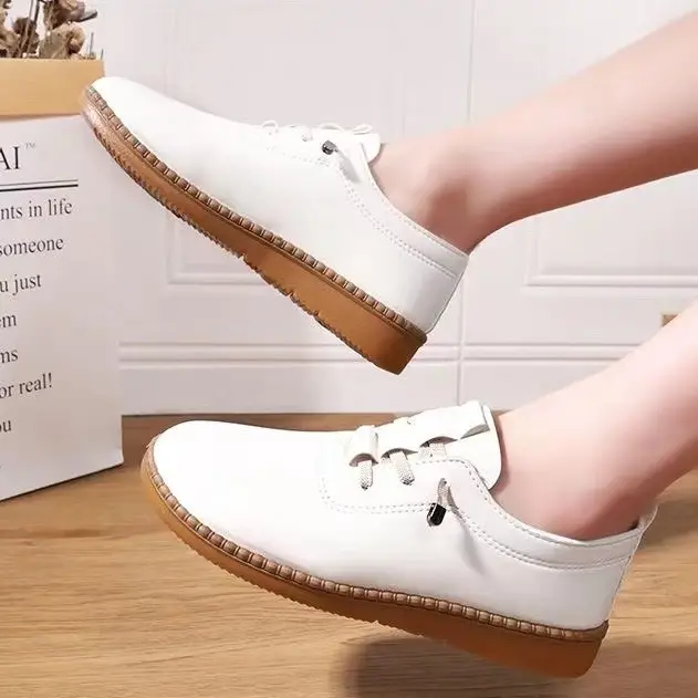 Cross-Border Dropshipping Spring and Autumn 2024 Slip-On Mom Shoes Lightweight Soft-Soled Flat Shoes Women's Versatile Casual Shoes - Image 6