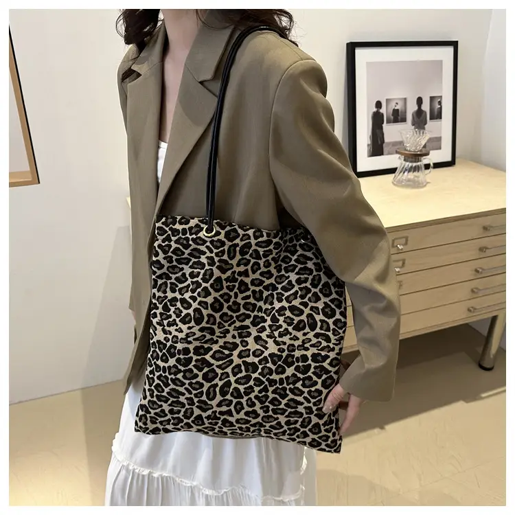 Women Leopard Print Tote Bag 2024 New Casual Fashion — feature 23