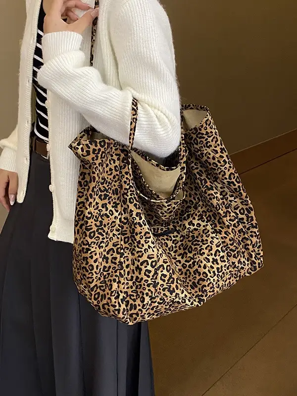 Leopard Print Large Capacity Women's Shoulder Bag - Image 3