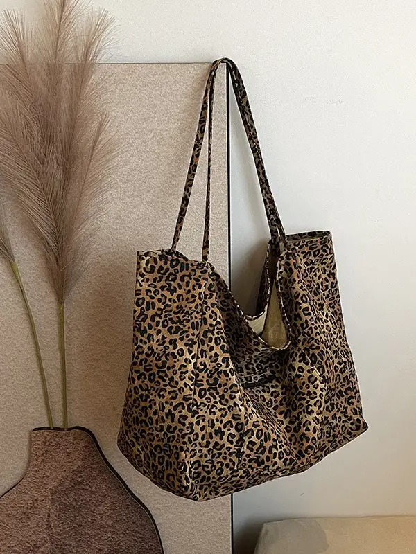 Leopard Print Large Capacity Women's Shoulder Bag - Image 4