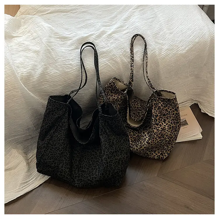 Leopard Print Large Capacity Women's Shoulder Bag — feature 1