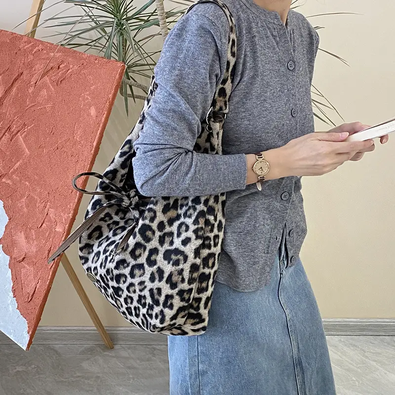 Leopard Print One Shoulder Canvas Tote Bag - Image 4