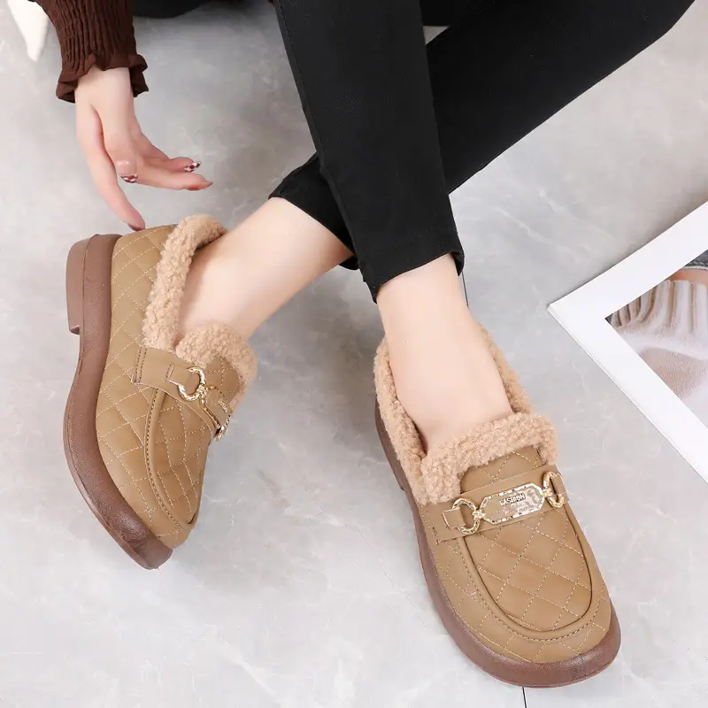 Old Beijing Cotton Shoes Women's Winter Wear 2024 New fleece-lined Thickened Slip-on Loafers Fashion Warm Bean Shoes - Image 4