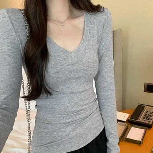 Sweet and Hot Early Autumn Threaded V-neck Slim-fit Slimming Inner T-shirt Women's 2024 New All-match Elegant Design Top