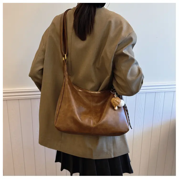 Large Capacity Brown Leather Shoulder Bag for Women — feature 17