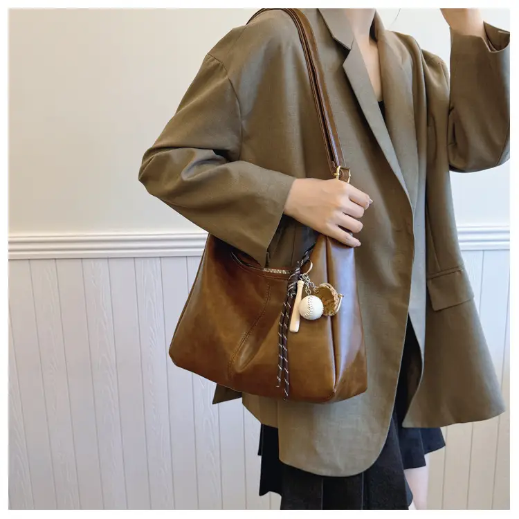 Large Capacity Brown Leather Shoulder Bag for Women — feature 19