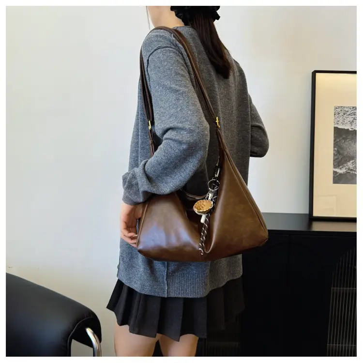 Large Capacity Brown Leather Shoulder Bag for Women — feature 31