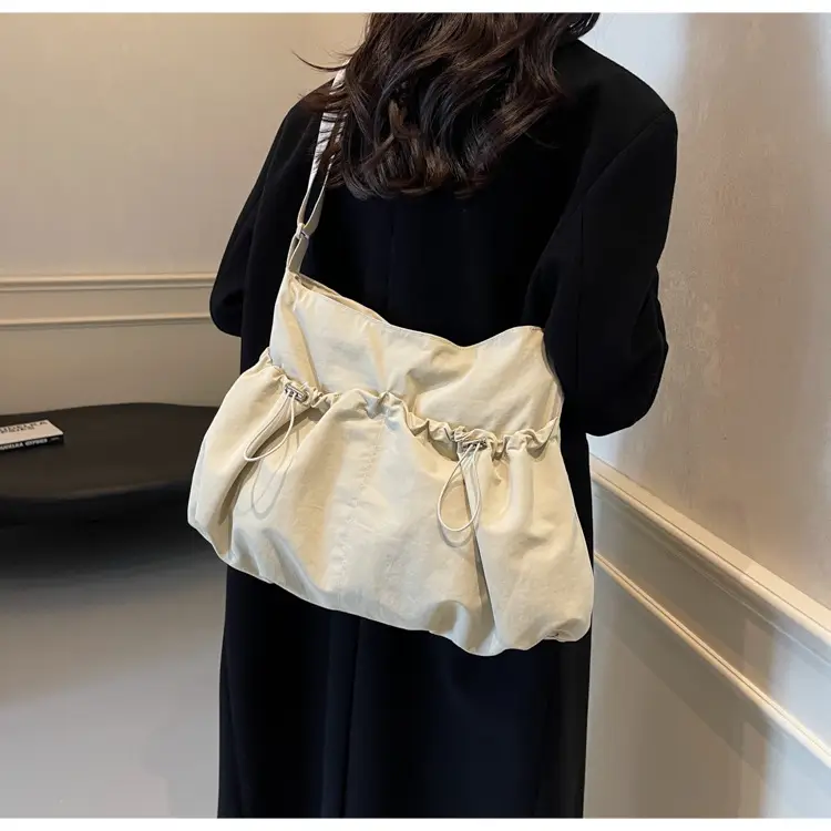 Women's Large Capacity Zip Pleated Shoulder Bag Black — feature 40