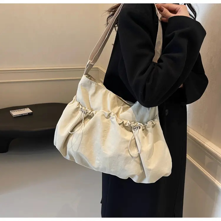 Women's Large Capacity Zip Pleated Shoulder Bag Black — feature 41