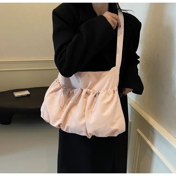 Women's Large Capacity Zip Pleated Shoulder Bag Black — feature 43