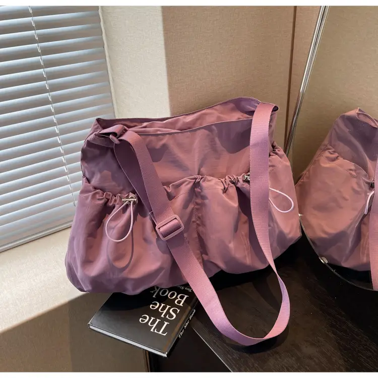 Women's Large Capacity Zip Pleated Shoulder Bag Black — feature 47