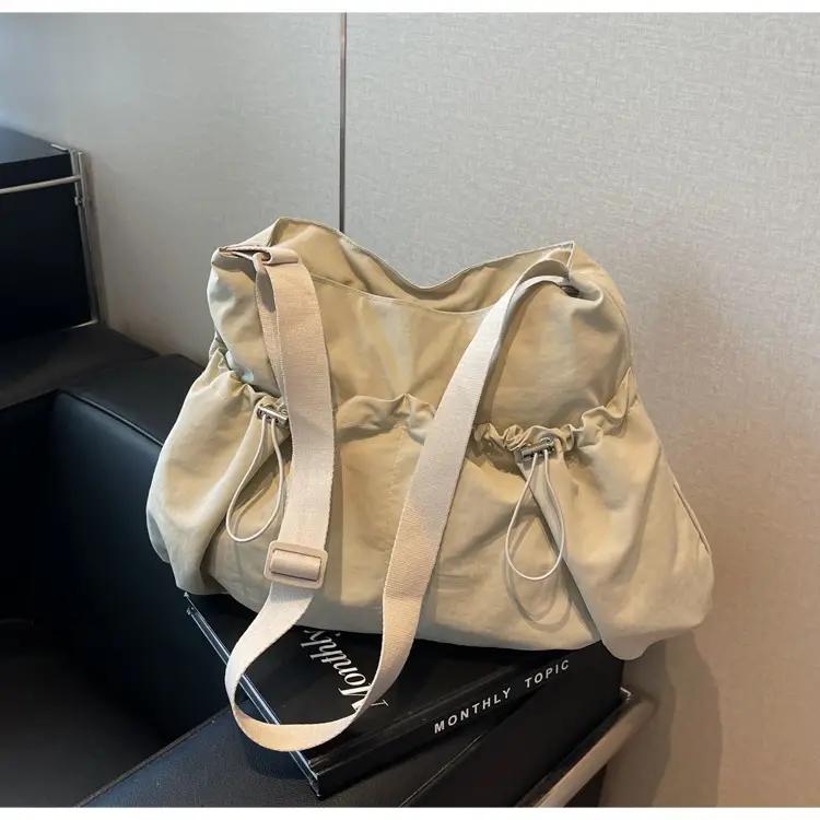 Women's Large Capacity Zip Pleated Shoulder Bag Black — feature 48