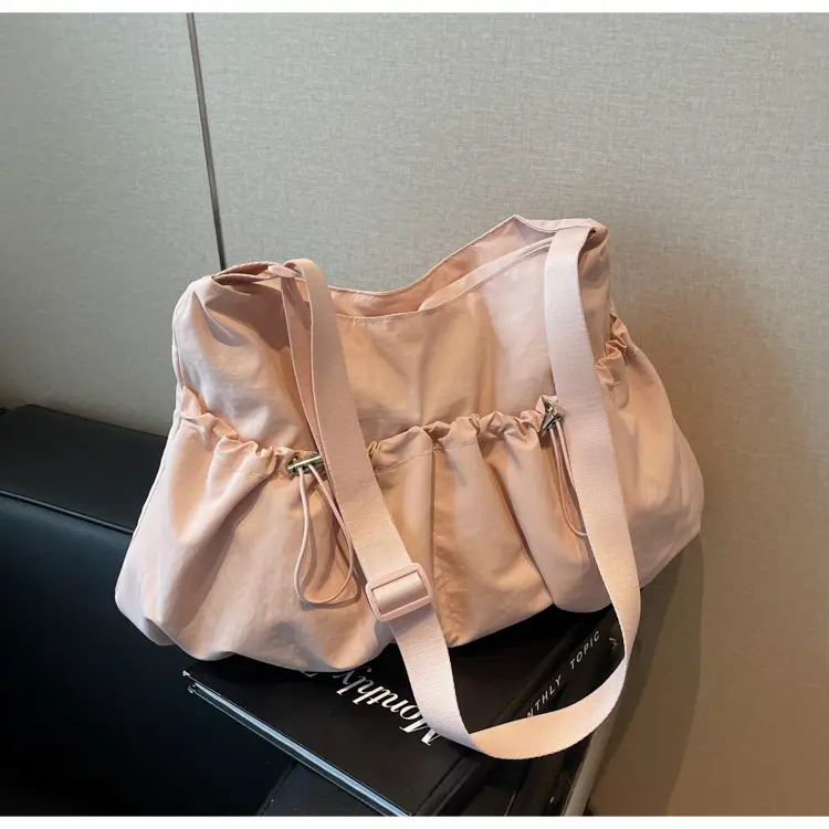 Women's Large Capacity Zip Pleated Shoulder Bag Black — feature 50