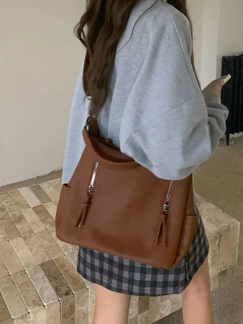 Black Leather Bucket Bag for Women 2026 - Image 6