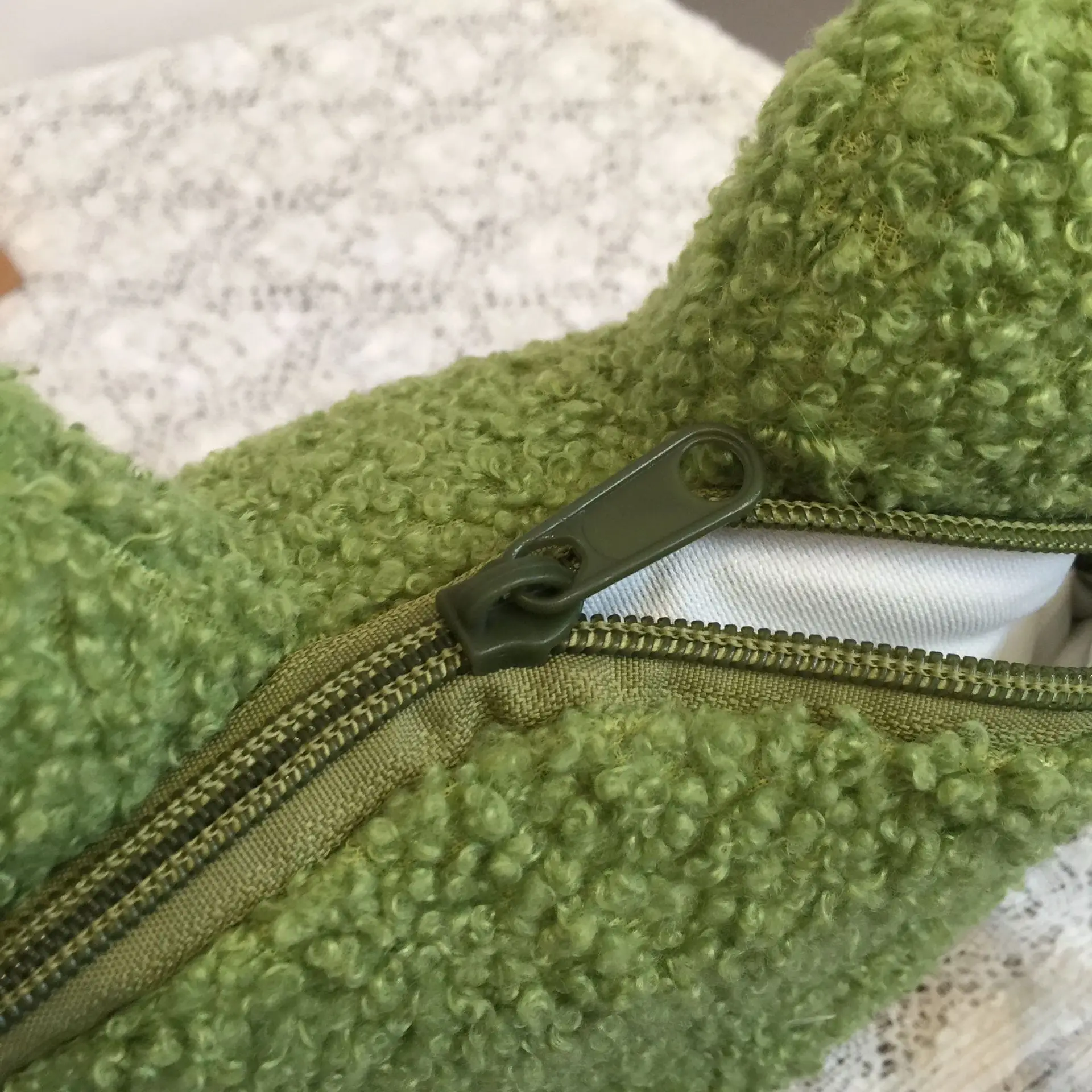 Green Frog Plush Messenger Bag for Boys — feature 10