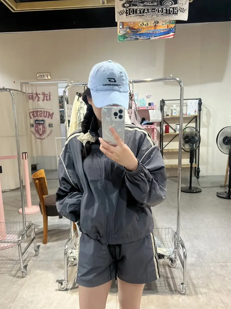 White Baseball Cap with Korean G Logo for Women — feature 11