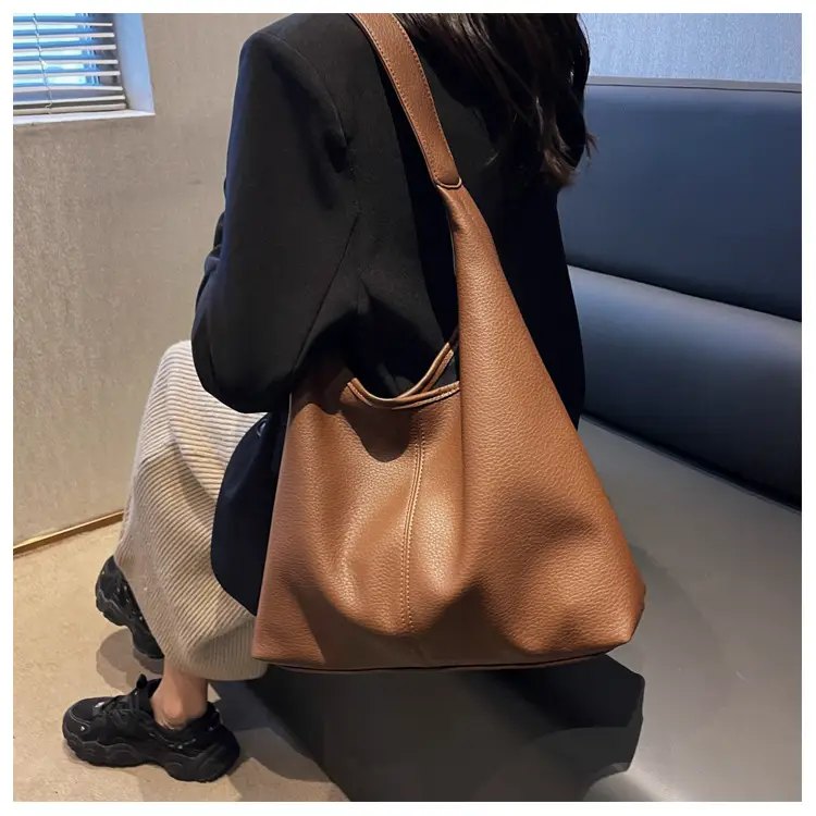 Brown Large Capacity Leather Shoulder Bag for Women — feature 18