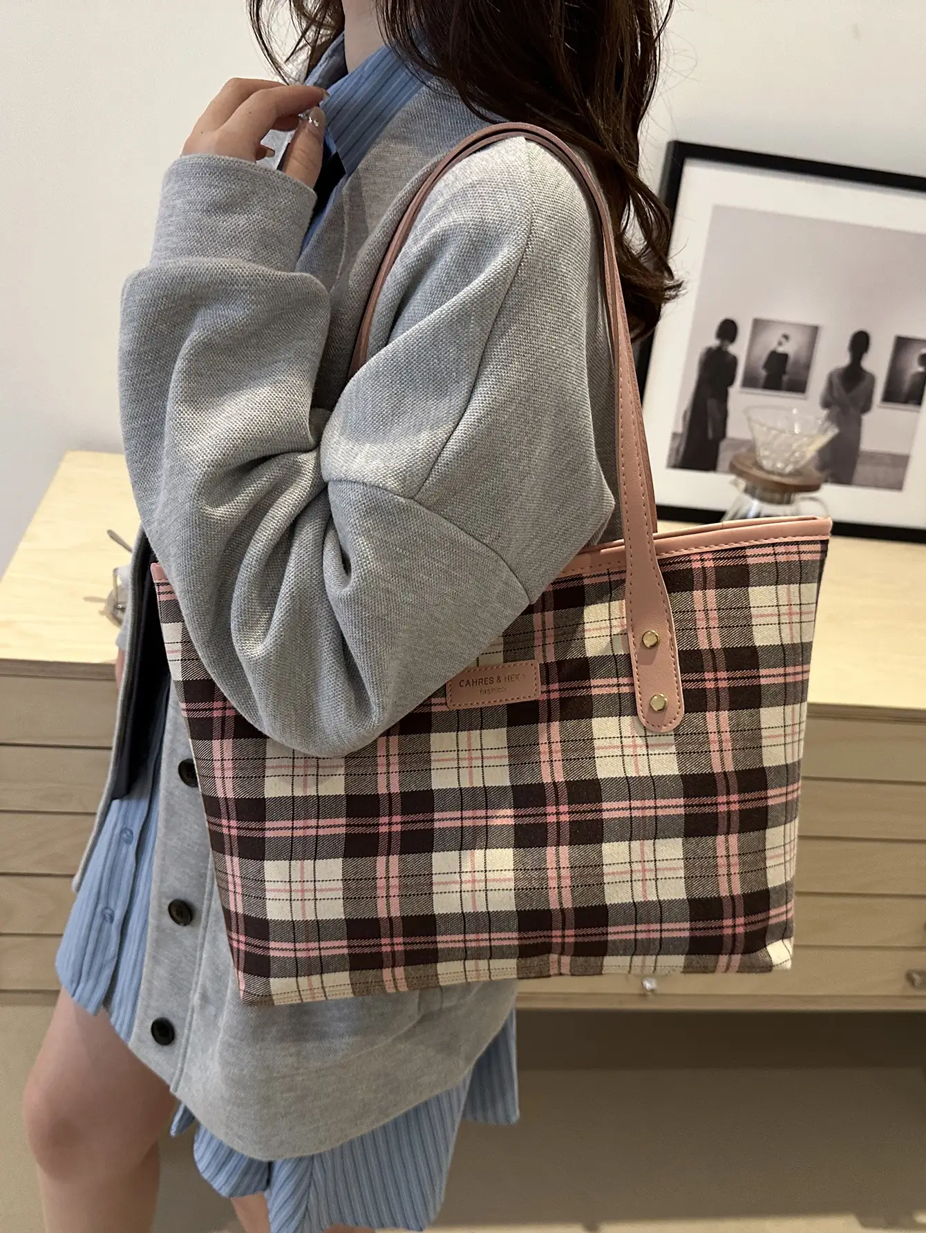 Vintage Plaid Shoulder Bag for Commuters 2024 - Image 6