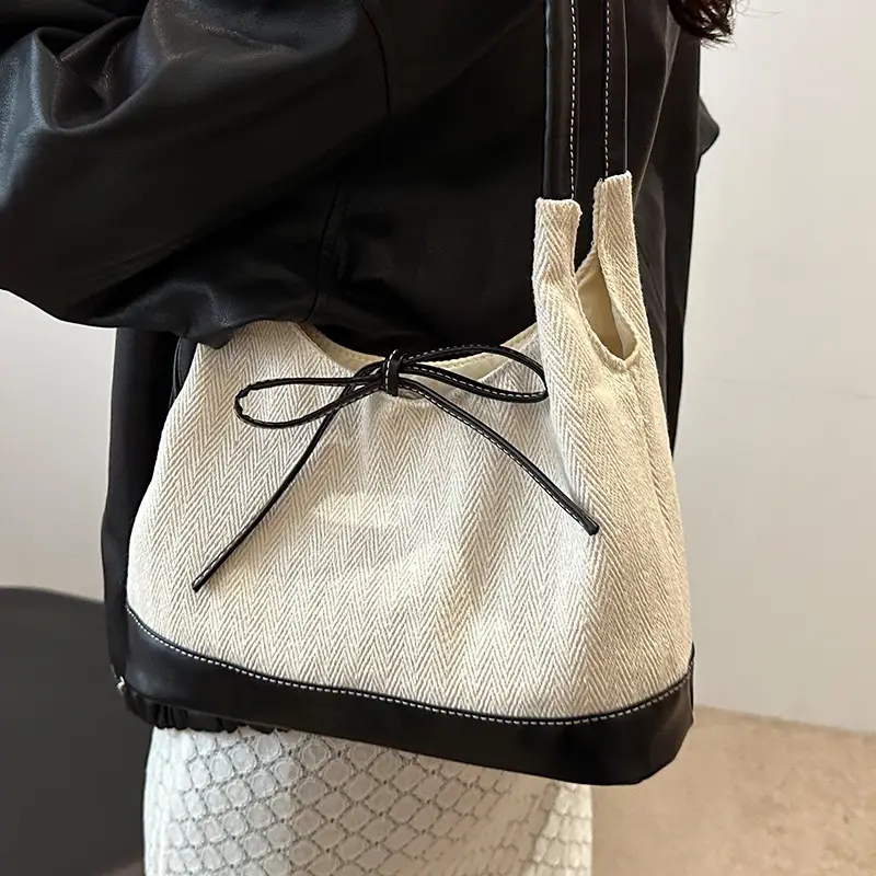 South Korea Ins Large Capacity Commuter Bag 2024 - Image 3