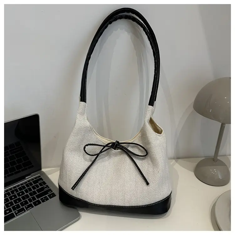 South Korea Ins Large Capacity Commuter Bag 2024 — feature 10