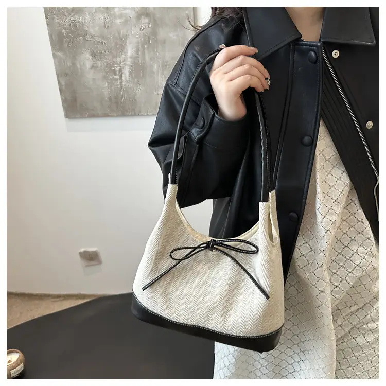 South Korea Ins Large Capacity Commuter Bag 2024 — feature 11