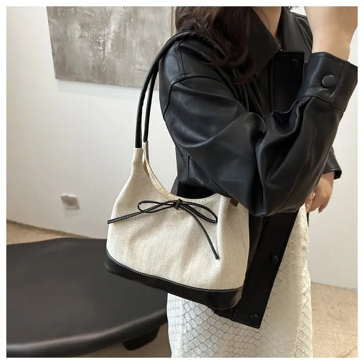 South Korea Ins Large Capacity Commuter Bag 2024 — feature 13