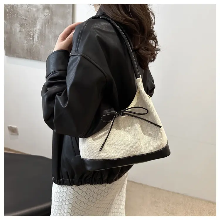 South Korea Ins Large Capacity Commuter Bag 2024 — feature 15